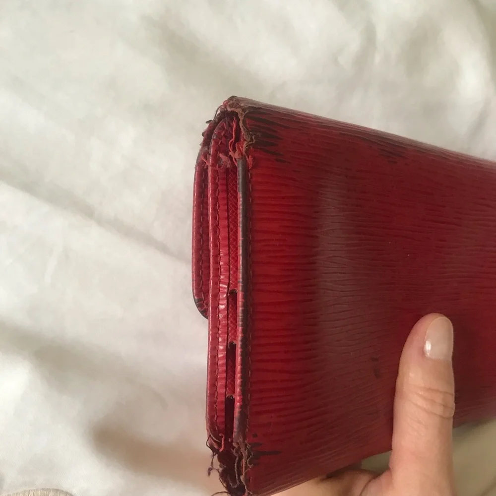 Louis Vuitton Epi wallet